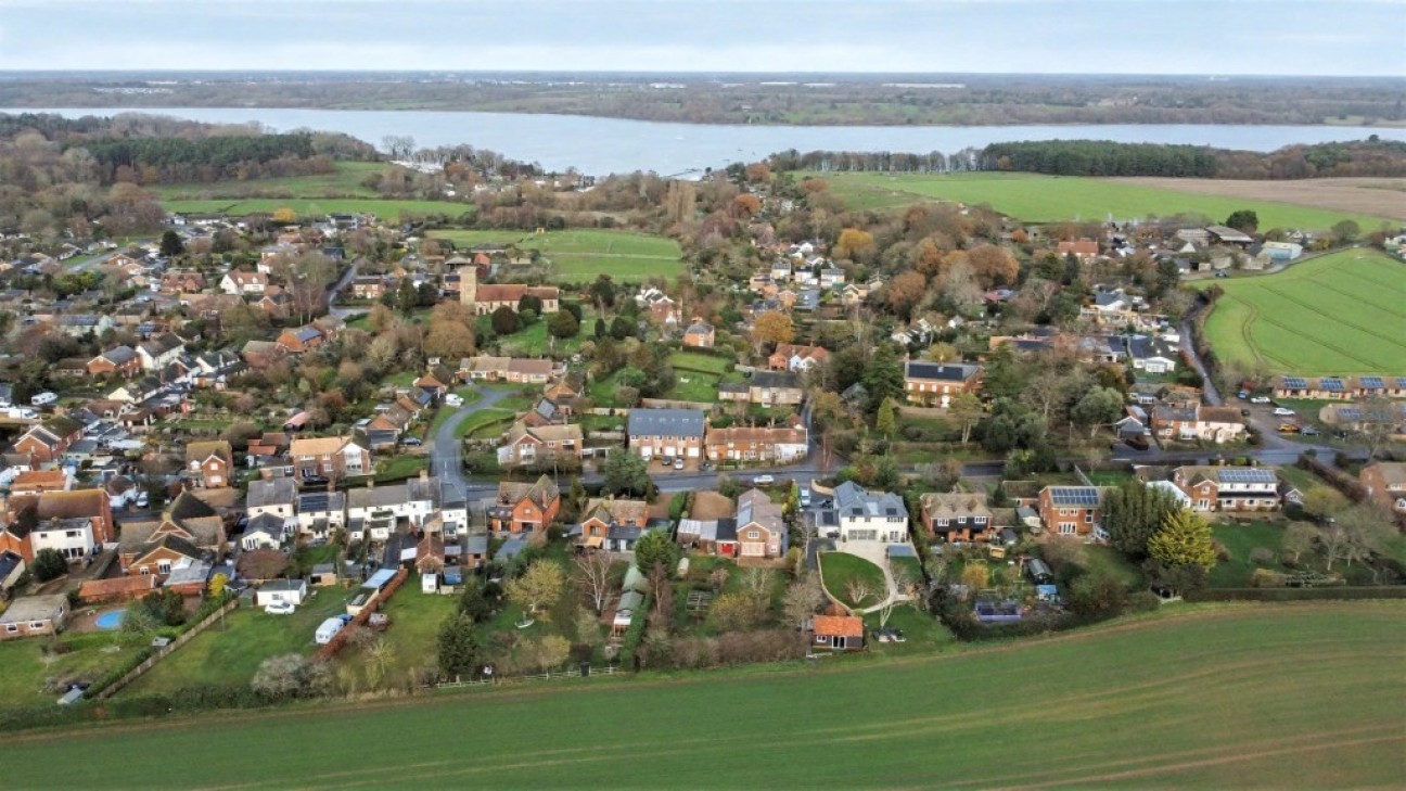 Main Road, Chelmondiston