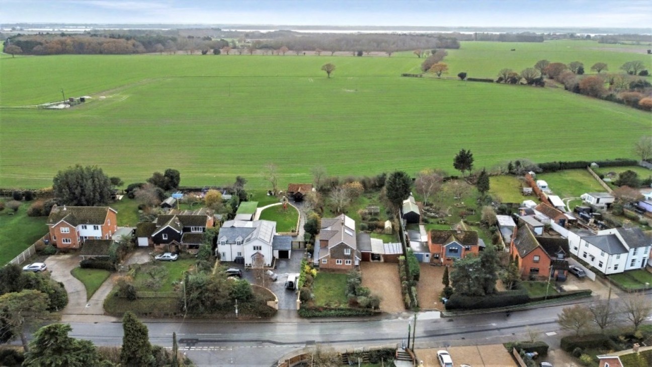 Main Road, Chelmondiston