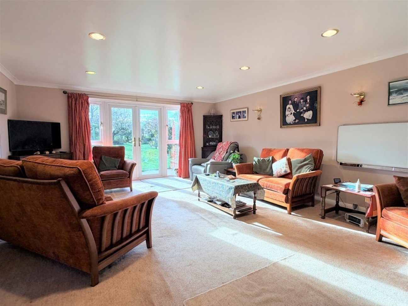 Main Road, Chelmondiston