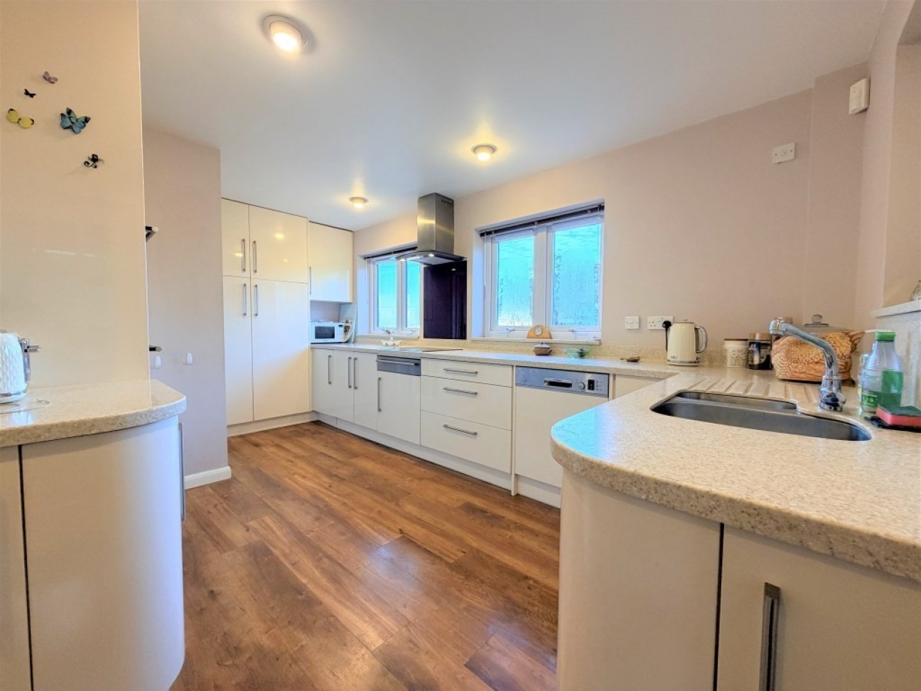 Main Road, Chelmondiston