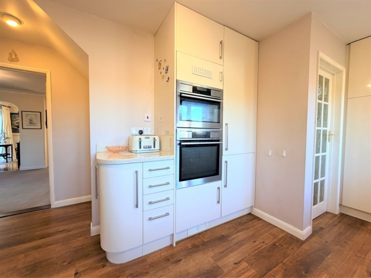 Main Road, Chelmondiston