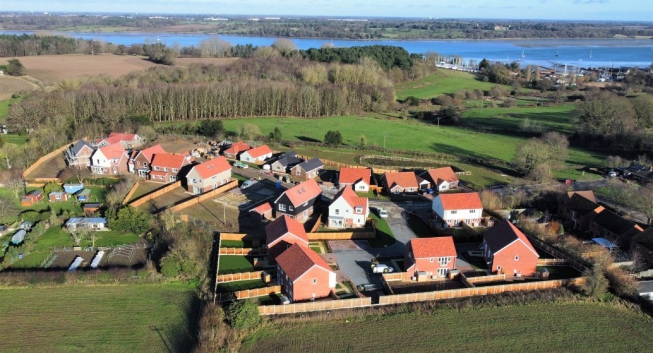 Spalding Way, Chelmondiston