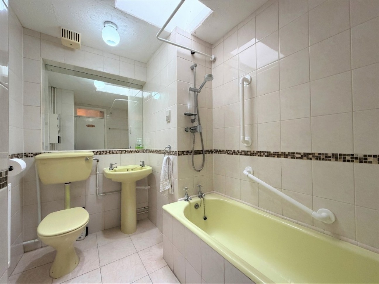 Collimer Close, Chelmondiston