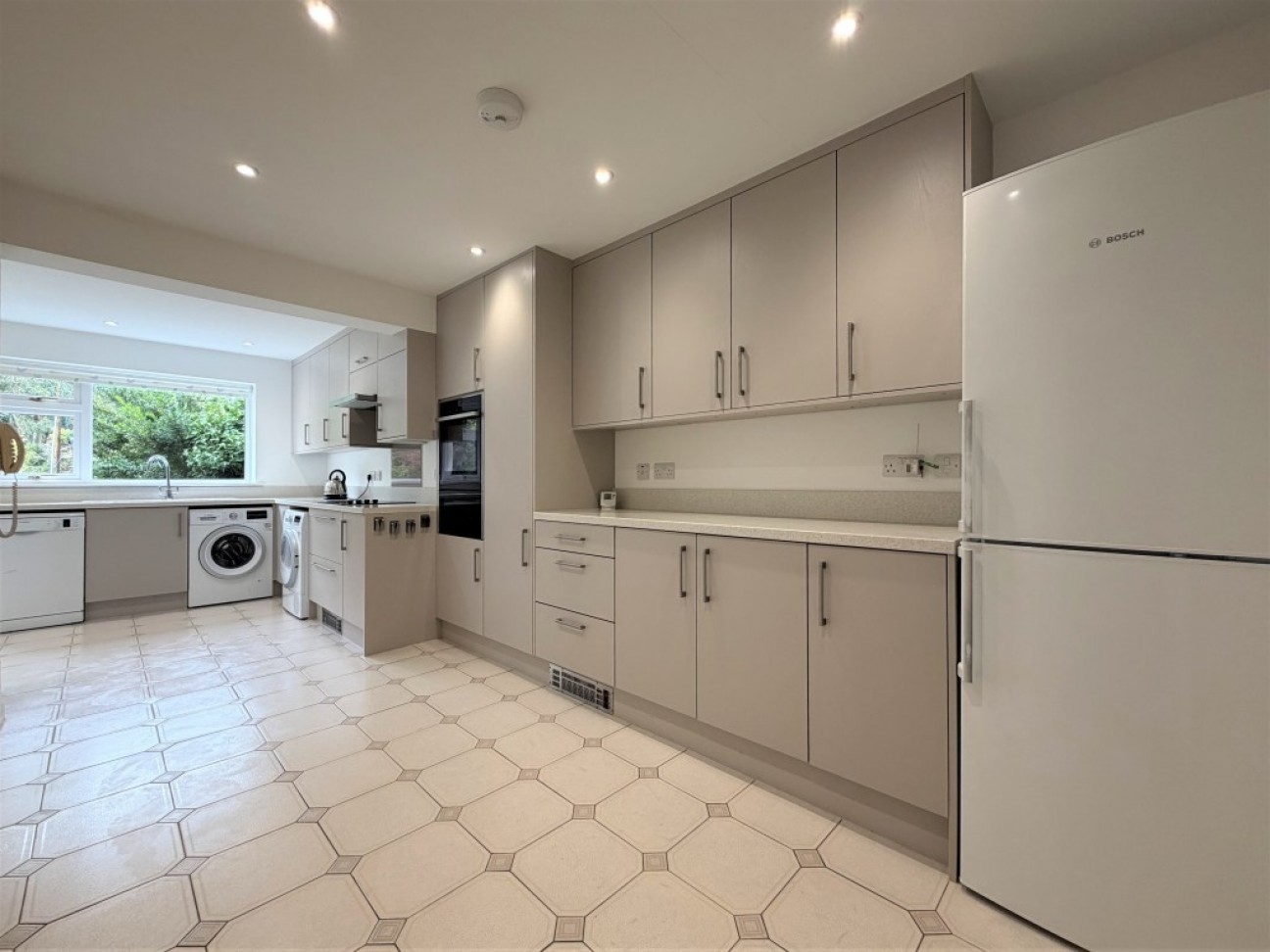 Collimer Close, Chelmondiston