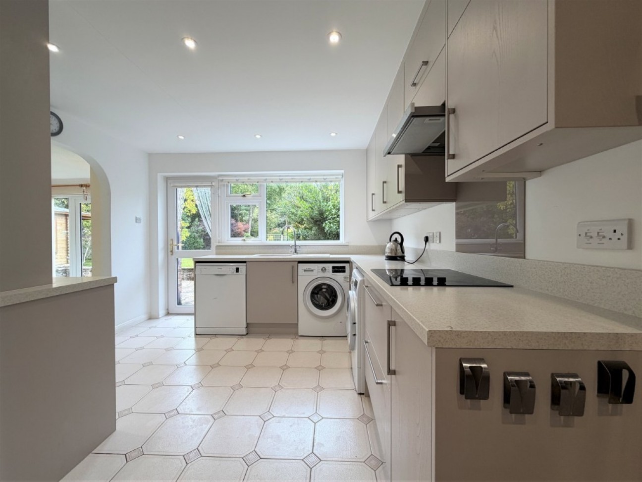 Collimer Close, Chelmondiston