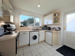 Collimer Close, Chelmondiston